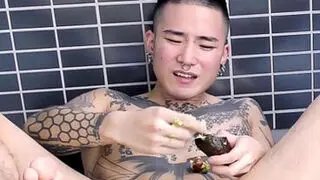 Kinky Yoshi Kawasaki solo fisting with different vegetables